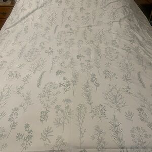 Mint/sea foam green and white Floral Patterned Queen size duvet cover w/zipper